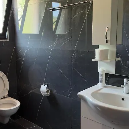 Szálloda Nemercka & Outdoor Sports Center Përmet